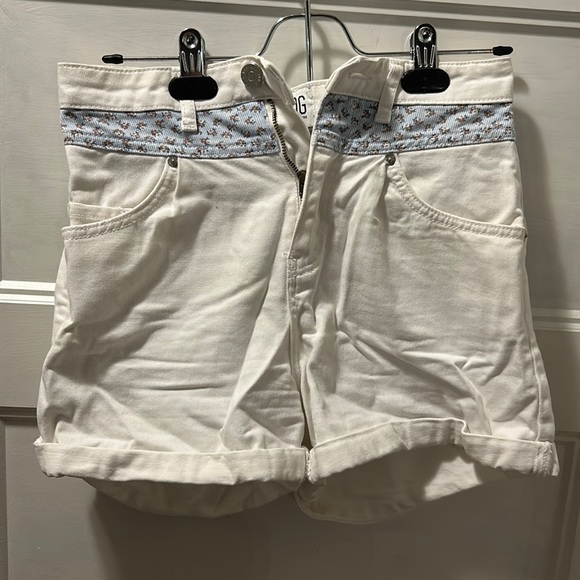 Women’s W25 High-Waisted BDG Shorts with Blue Floral Pattern - Picture 2 of 3